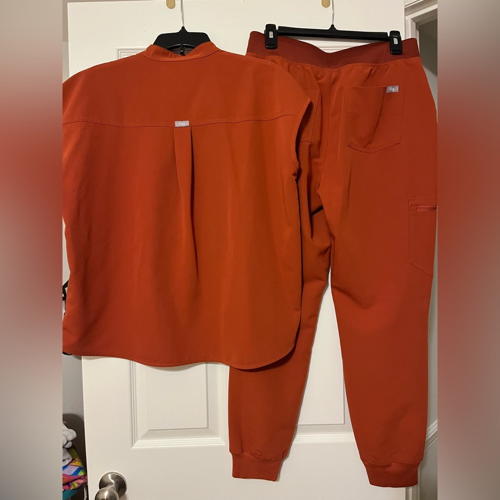 Figs Women's Rust Jogger Pants and Top Set - Picture 2 of 4